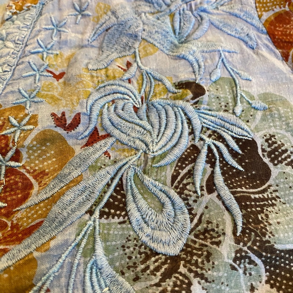 Chic Connection Boho Floral Embroidered V-neck Top
Size Medium - Picture 2 of 10